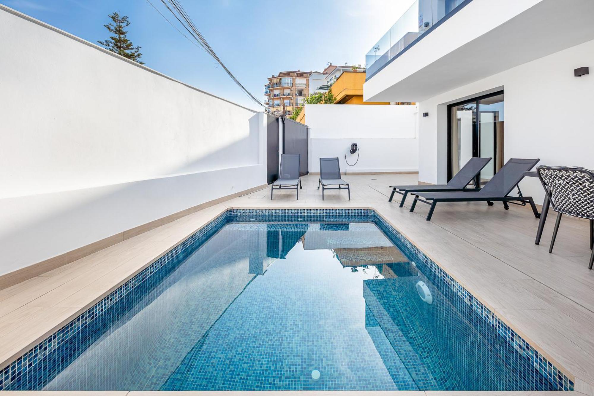 Malaga Vacation Five Minutes From The Port Of Pool And Sun Benalmádena