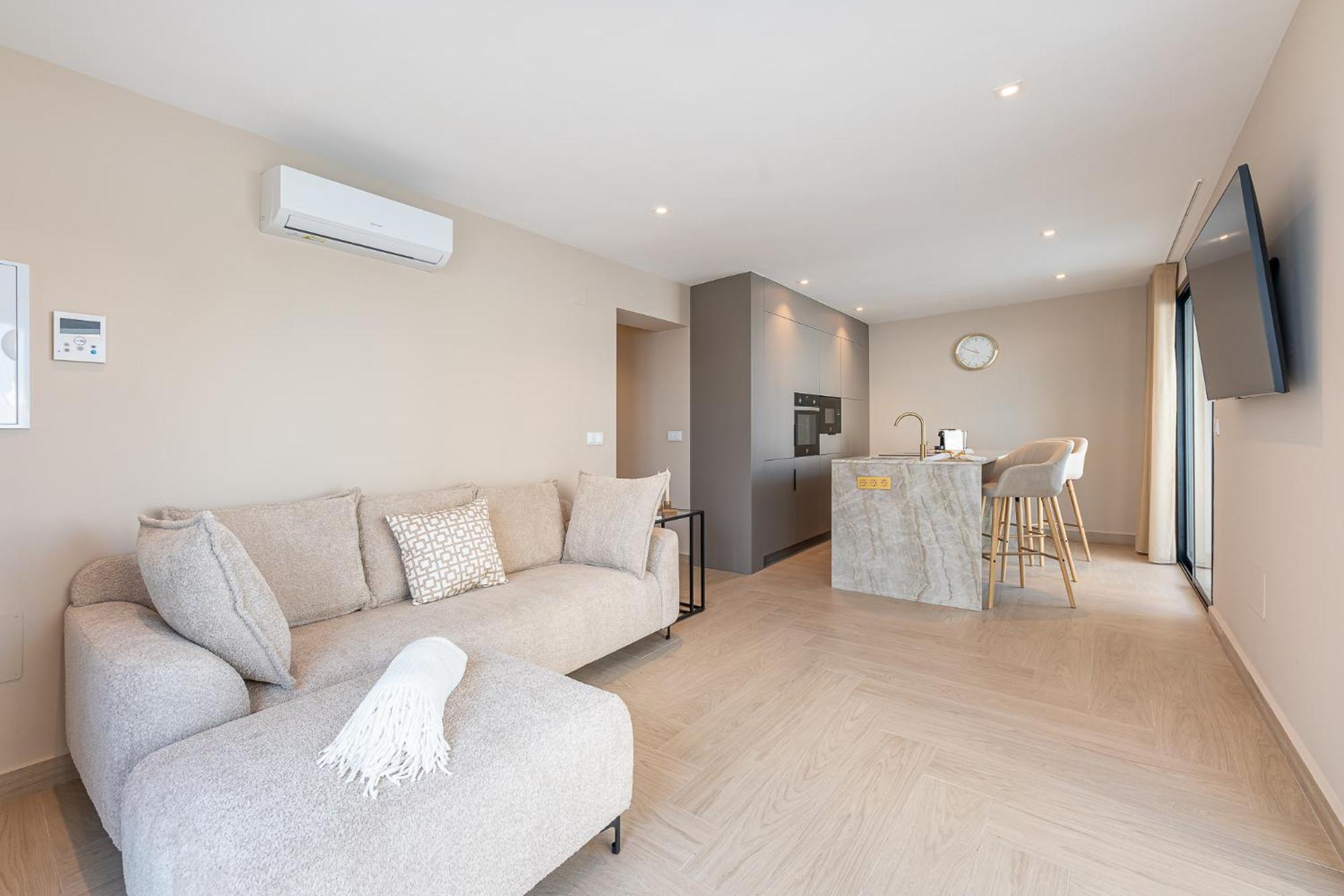 Malaga Vacation Five Minutes From The Port Of Pool And Sun Apartment