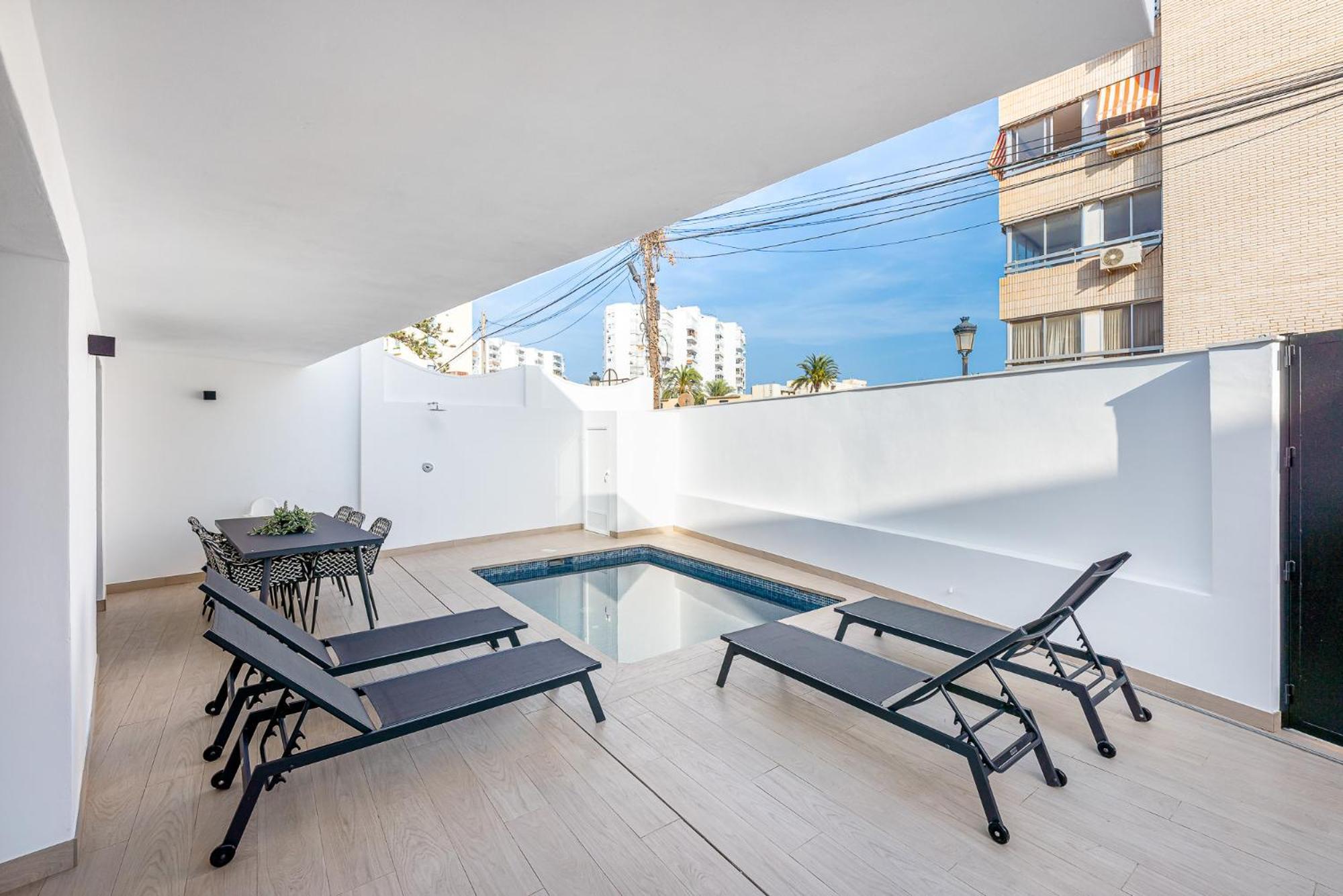 Malaga Vacation Five Minutes From The Port Of Pool And Sun Apartment